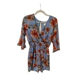 Everly Blue Floral Romper Size Small